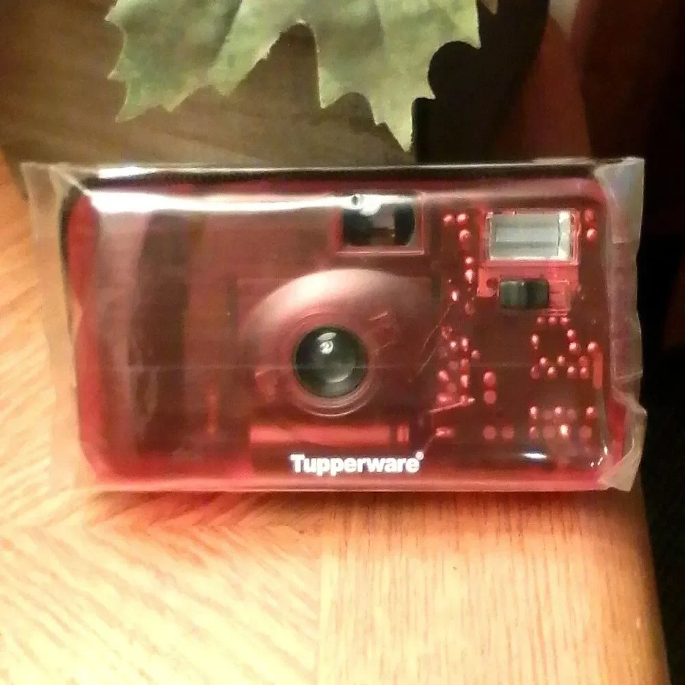 ​VINTAGE TUPPERWARE 35MM FILM CAMERA RED SHEER CLEAR REUSABLE POINT SHOOT LOMO